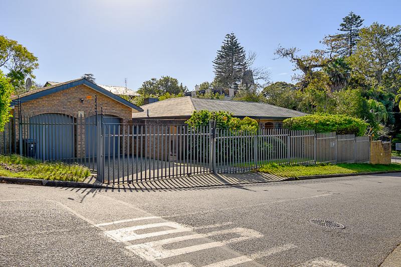 4 Bedroom Property for Sale in Wynberg Upper Western Cape